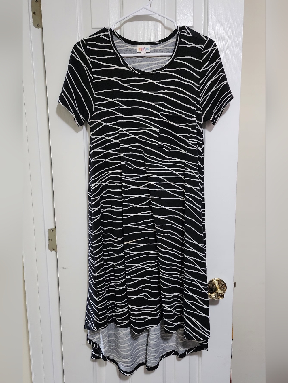 Lularoe Carly Black & White Wave Stripe Short Sleeve Dress XS